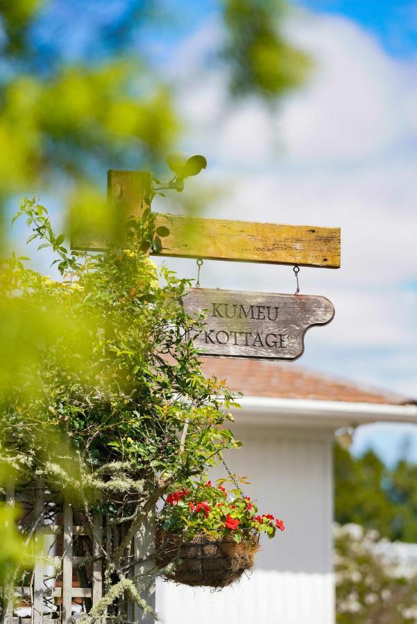 Kumeu Kottage Bed & Breakfast Bagian luar foto